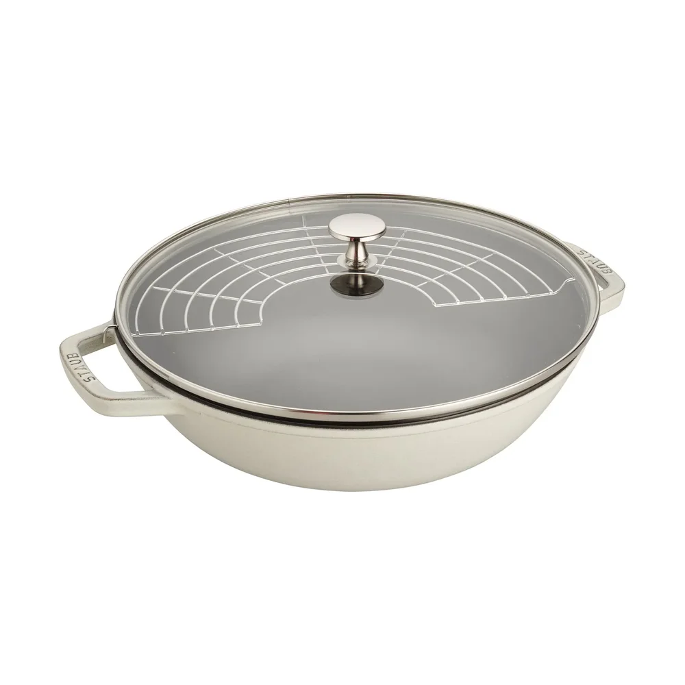 Staub wokpanne støpejern med glasslokk Ø30 cm v:9633850 Staub wokpanne støpejern med glasslokk Ø30 cm v:9633850